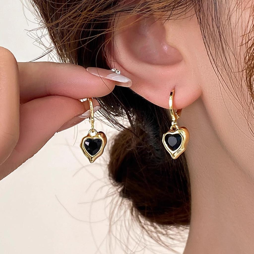 Light Luxury Irregular Black Heart Earrings Retro Temperament 100% Match Pendant Design Commuter Back-to-school Niche High-end Jewelry