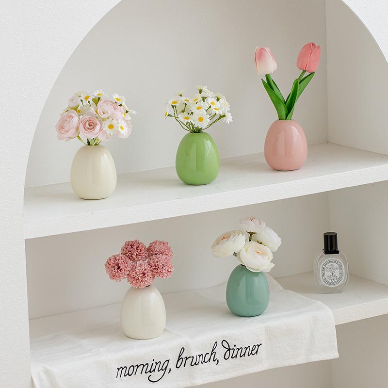 Small Daisy Artificial Flower in Cream Ceramic Vase - Ins Style Tulip for Living Room or Bedroom Decoration.