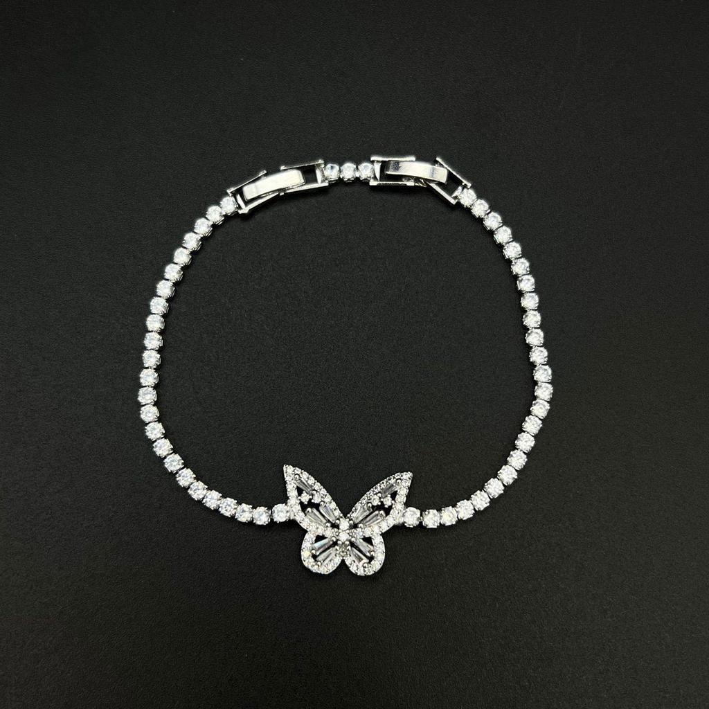 Luxuriöses Damenarmband mit Schmetterlings-Zirkonia und Leopardenkopf - Funkelnder High-End-Stil