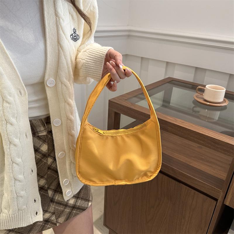

2025 autumn and winter new fashionable versatile simple crescent bag female sweet foreign niche design shoulder bag жёлтый