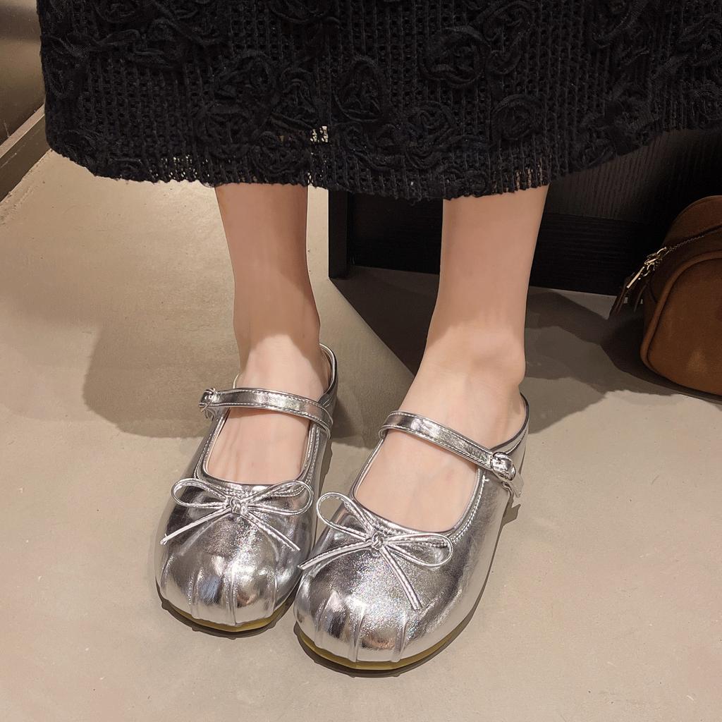 Französische silberne Taschenkopf-Halbschuhe Damen Sommerbekleidung 2025 neu einpedalig mit Rock flachsohlige Einzelschuhe coole Hausschuhe