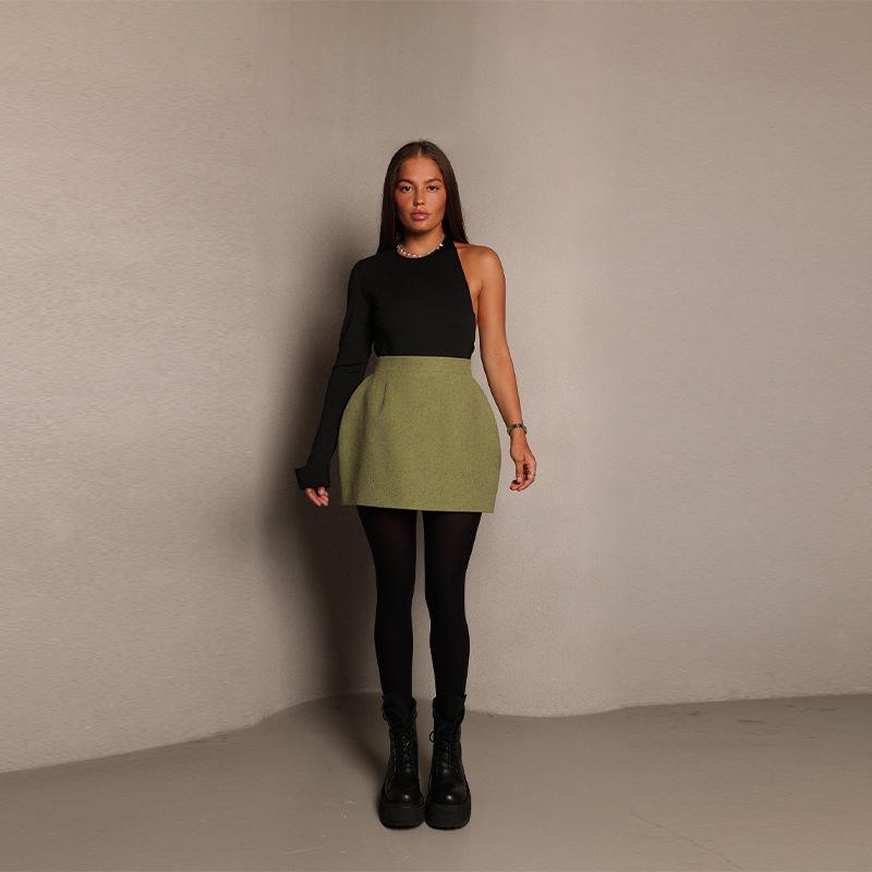 

Зеленый двубортный костюм с широкими лацканами и юбка – Женская коллекция осень/зима 2025 Small