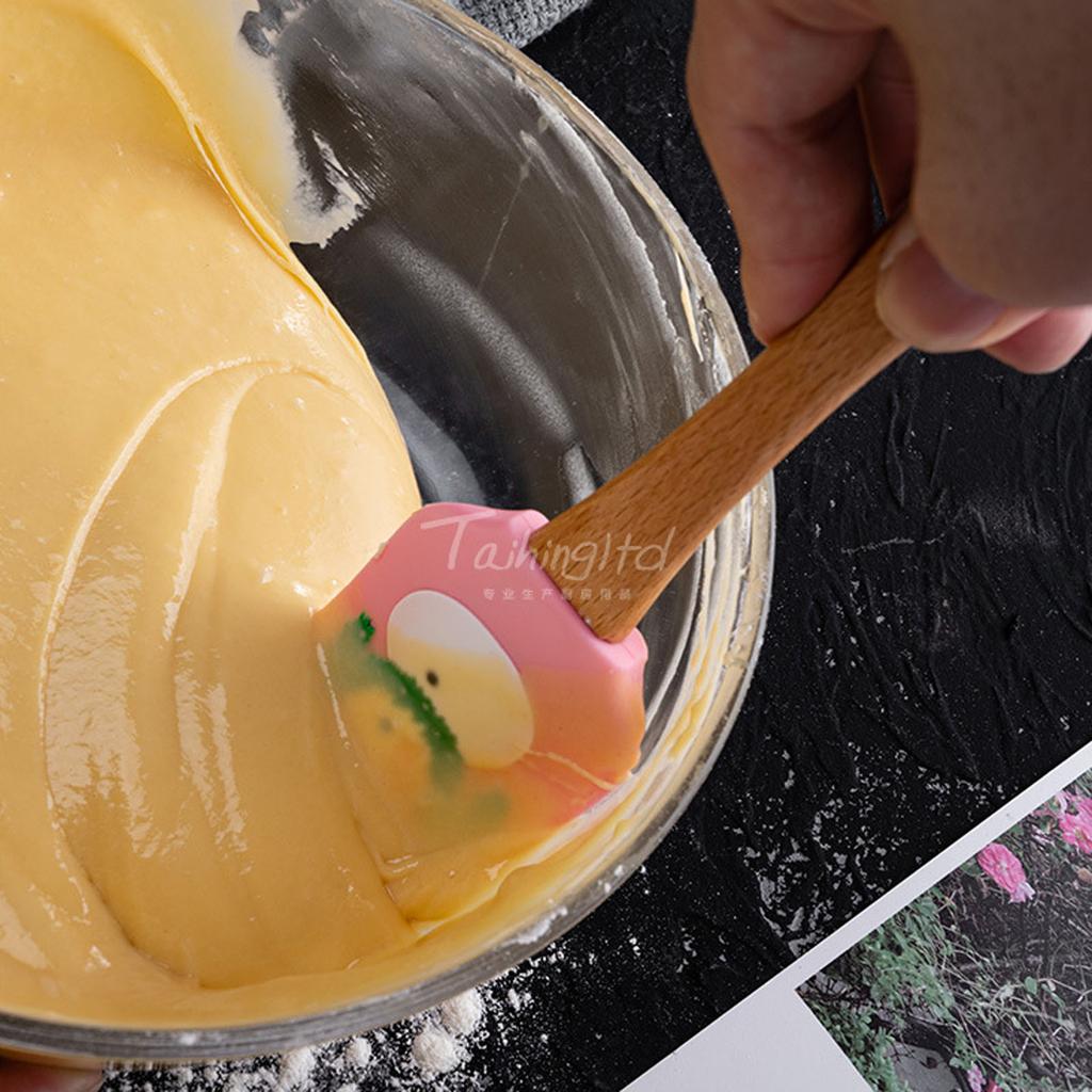 Silicone Butter Scraper With Christmas Pattern, Wooden Handle, Baking Scraper, Heat-resistant Cake And Cream Cooking Spatula