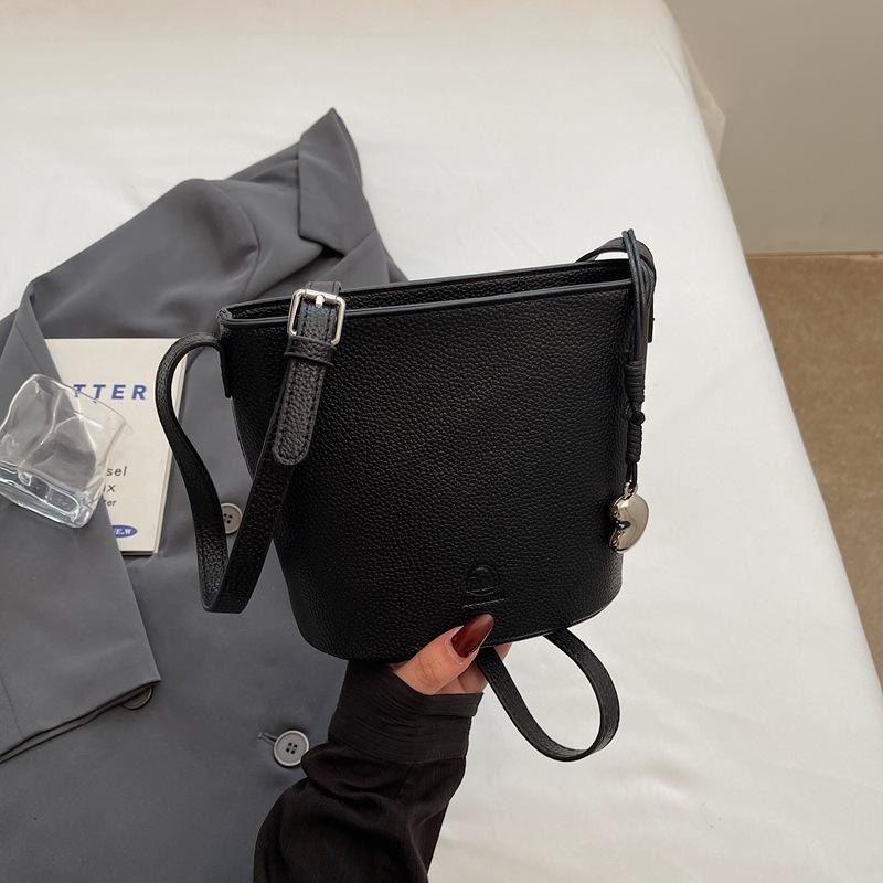 This Year's Popular Small Bag Women's 2025 New Fashion Versatile Messenger Bag Super Fire Shoulder Bucket Bag