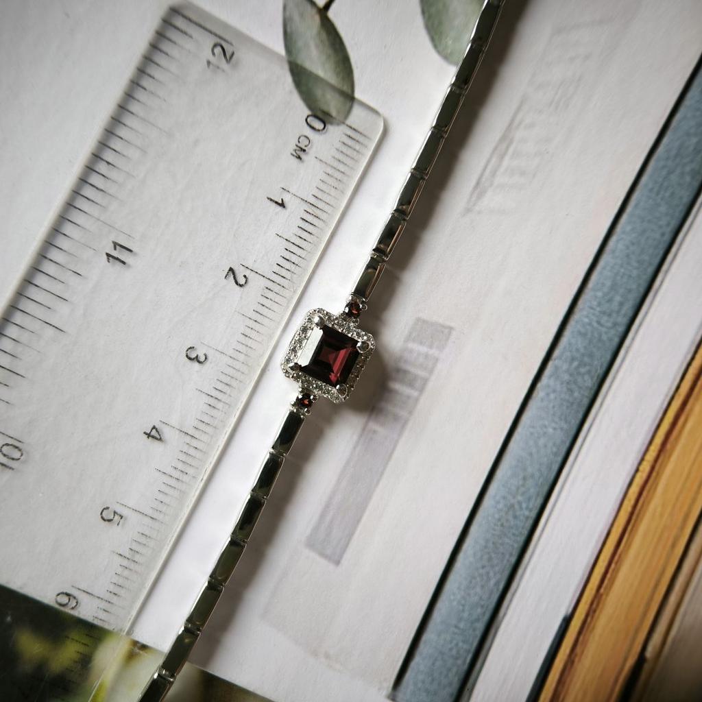 Silberarmband mit natürlichem Granat, Gewicht des Artikels 8,35 g (2190844)