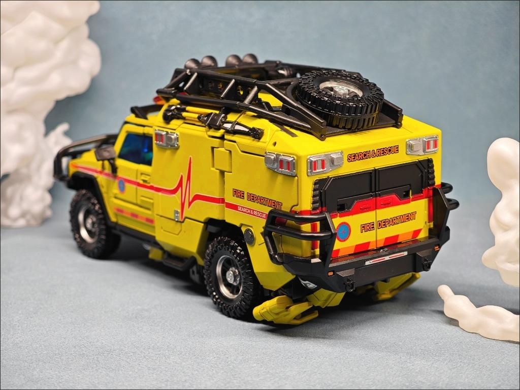 Transformation Toy Ratchet Ambulance Deformation Robot JH-01 Action Figure Model Gift JH01 Articulated Detailed Movable Poseable Scale Collectible
