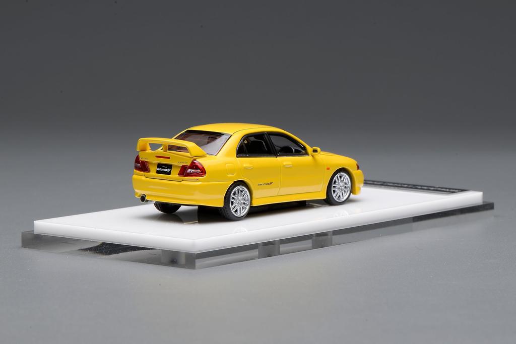FREESTYLE MOTORHELIX Mitsubishi Lancer Evolution IV Dandelion Yellow Finished Model M64007 1/64