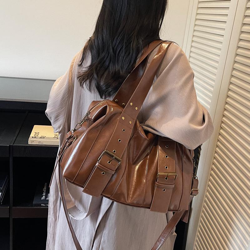 Women's Large Capacity PU Leather Crossbody Shoulder Bag - Versatile and Casual for Outdoor and Commuter Use