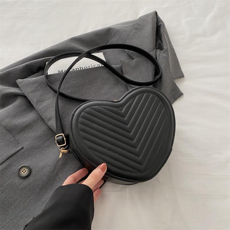 Fashionable Korean Style Solid Color Heart Shaped Pu Handbag For Spring Casual Use