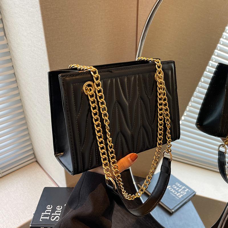 Women s bag 2 new niche design fashion popular chain shoulder bag commuter messenger bag