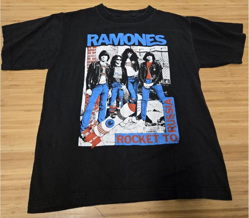 Vintage Men’s XL The Ramones Rocket to Russia Punk Rock T Shirt Made in England M