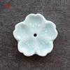 Suport ceramic pentru bețișoare parfumate în formă de floare de cireș pentru aromaterapie și decor