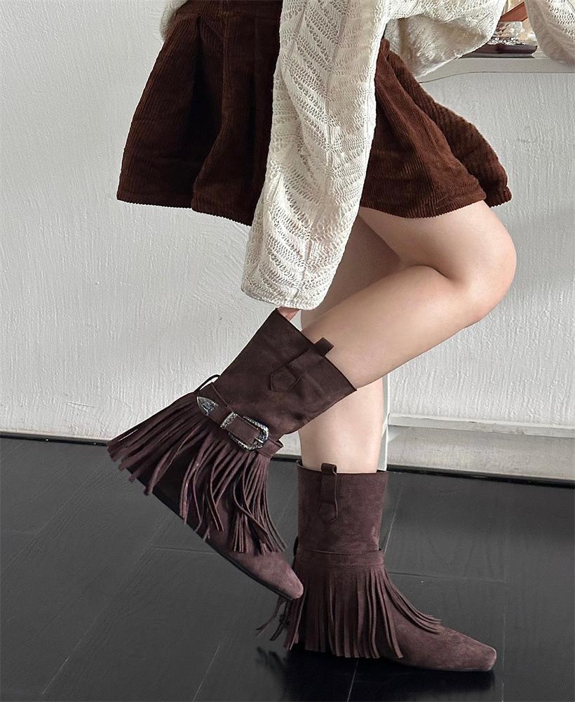 

Cowhide version two-wear design sense tassel pointed mid-tube boots women s 2025 autumn new travel wild western boots tide 39 темно-коричневого