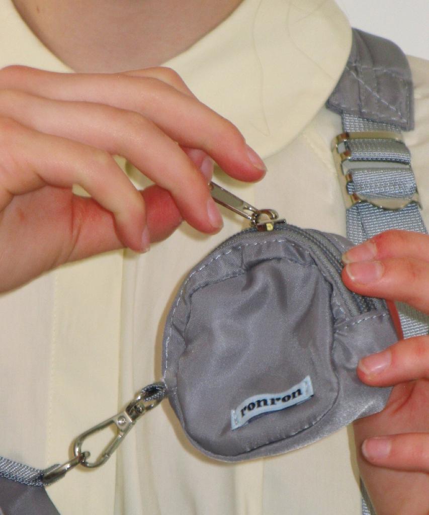 Ronron Dot Sling Backpack Silver
