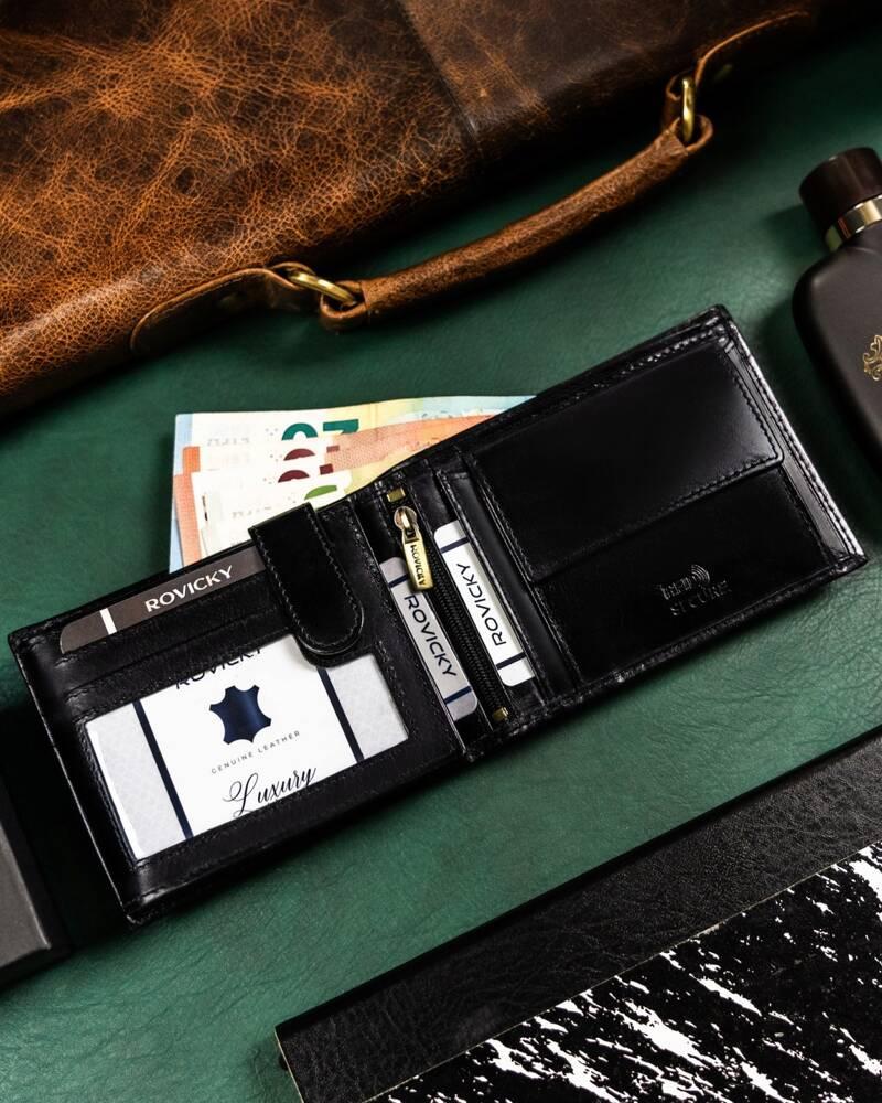 Elegant Men's Leather Wallet Without External Clasp - Rovicky