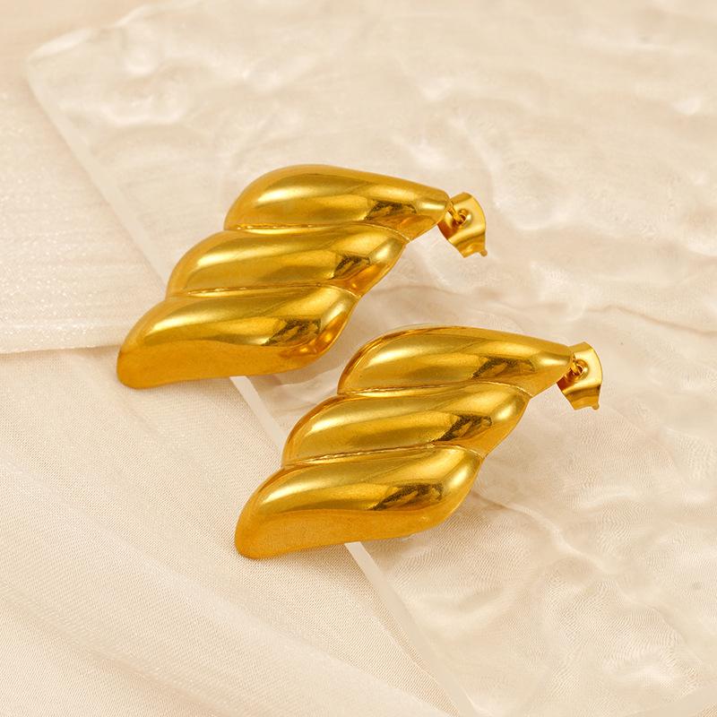 Fashion 18K gold-plated angel wing earrings for women do not fade, high-end personalized stainless steel stud earrings