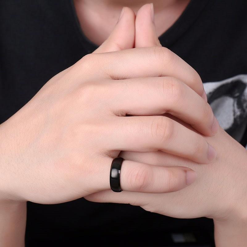 Vnox Personalisierter Ring aus Edelstahl mit abgeschrägter Kante und gebürstetem Mittelring für Männer und Frauen, schwarzer Ehering, individueller Ring mit Namen, Buchstaben und Datum