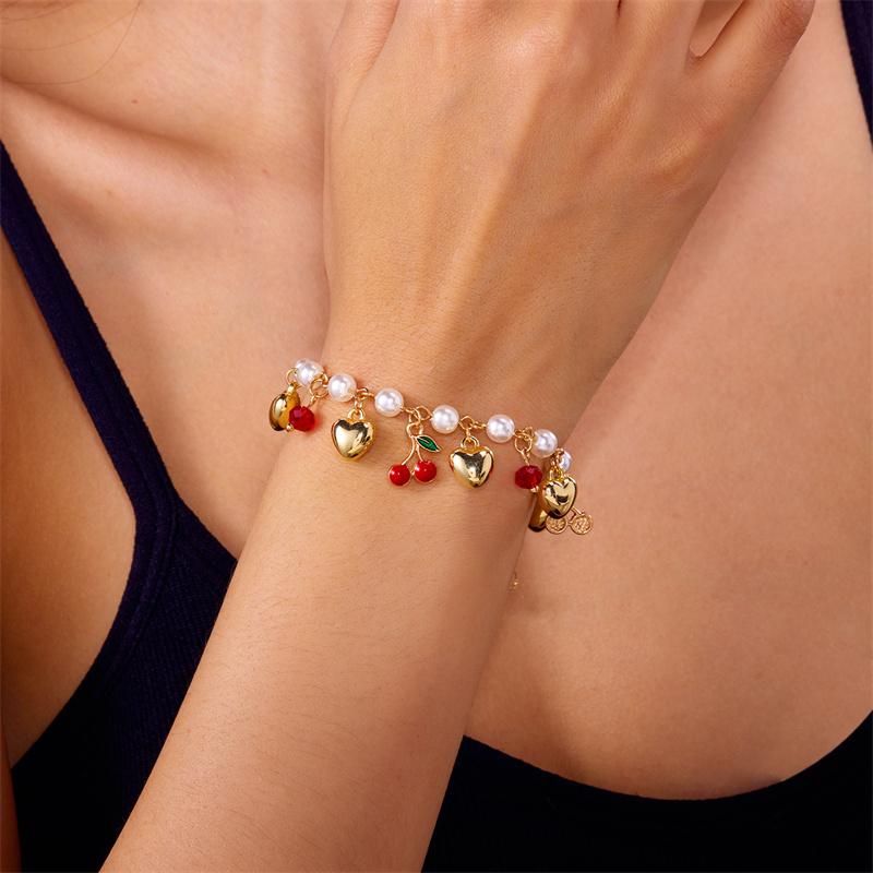 Romantic Sweet Red Strawberry Chain Bracelets for Women Imitation Pearl Heart Cherry Pendant Bracelets Friendship Jewelry Gift