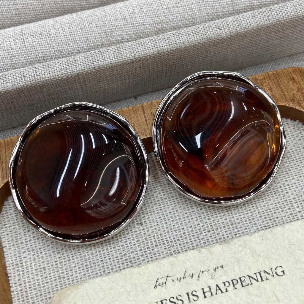 Folded Round Stud Earrings Women'S Retro Temperament Earrings Autumn And Winter High-End Exaggerated Earrings