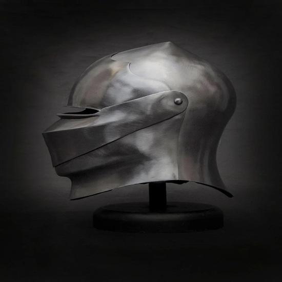 Close Helmet with Sparrow’s Beak Visor 16th Century Knight Armor Gothic Medieval Helmet with Stand  SCA LARP Reenactment Gear Steel Helmet Gift