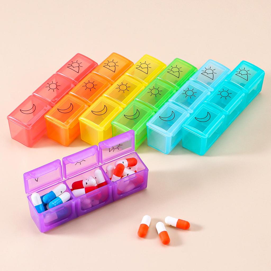 Přenosná vícebarevná mini krabička na pilulky se třemi denními přihrádkami