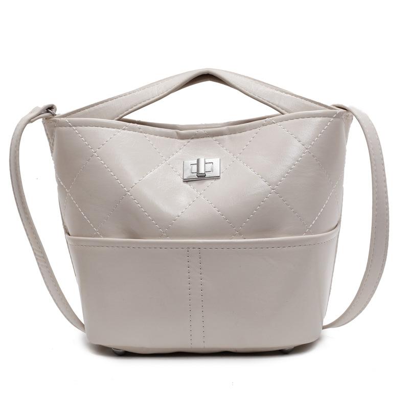 This Year's Popular Chain Messenger Bag Women's New Spring and Summer Fashion Versatile Small Fragrant Wind Rhombus Bucket Mother Bag