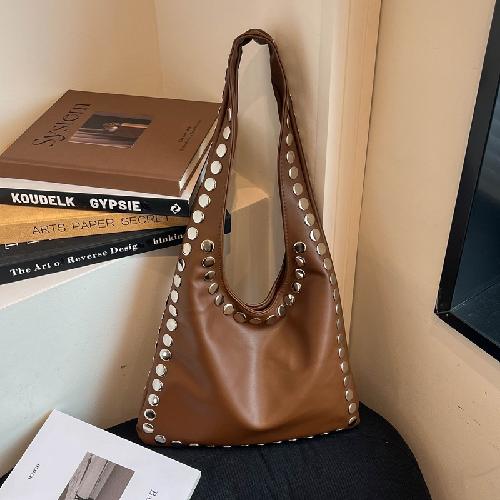 Retro Rivet Texture 2026 Spring New Fashion Western Style Niche High-end Sense of All-match Simple Shoulder Handbag