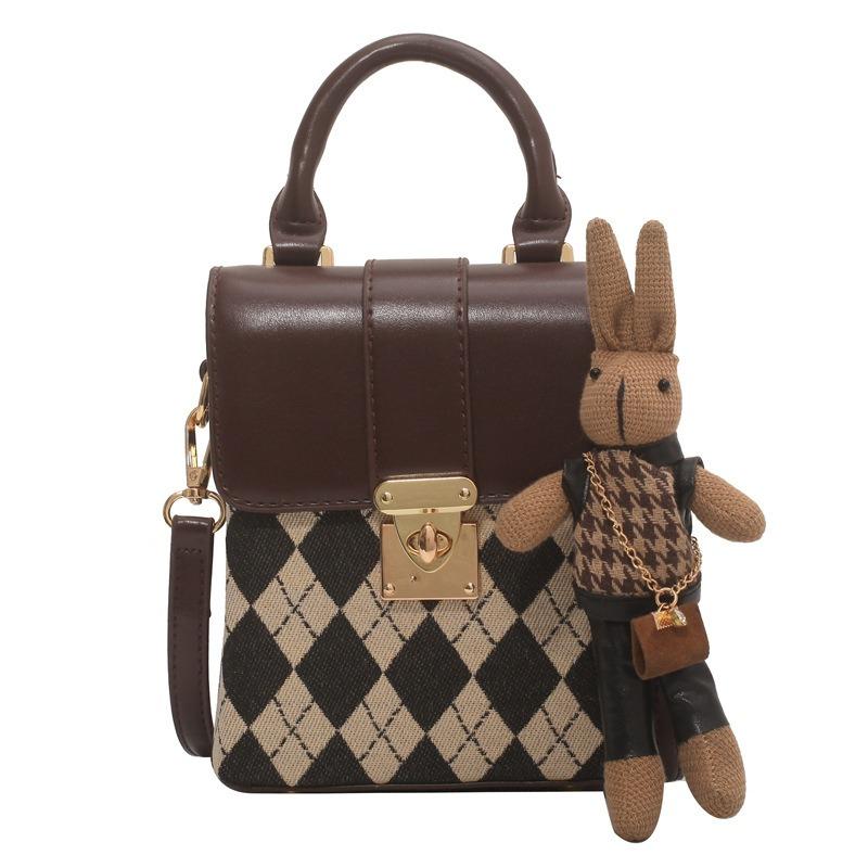 

Сегодняшние популярные нишевые клетчатые женские сумки, женские сумки на плечо высокого класса, ретро-модные и универсальные женские сумки-мессенджеры. No pendant