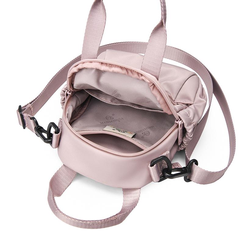 Kompakt Nylon Crossbody Miniryggsäck med Topphandtag Casual Liten Dagryggsäcksväska för Kvinnor Daglig Resa