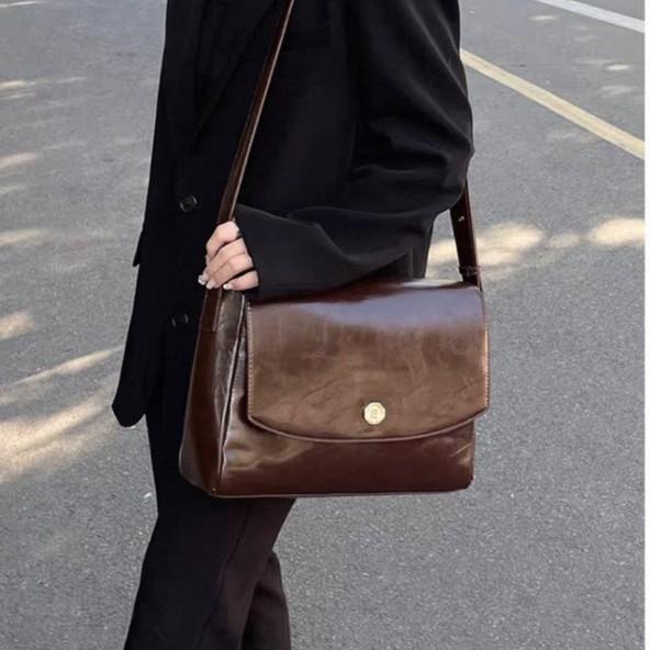 Korean INS 2025 Summer New Niche Design Bag Retro Large Capacity Textured Commuter Crossbody Messenger Bag