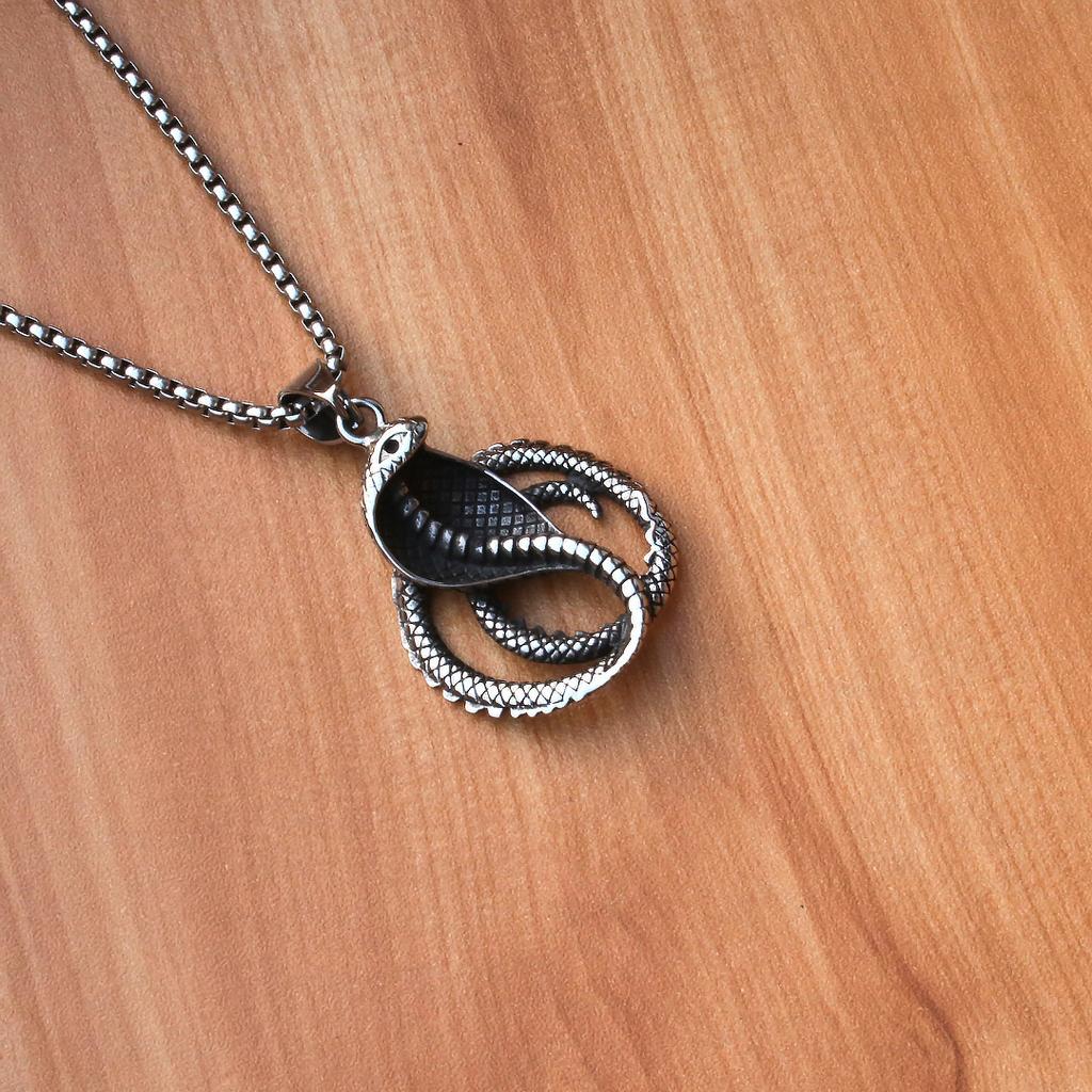 New Hip Hop Jewelry Vacuum Gold Plated Animal Eyes Cobra Pendant Necklace ,A Gift for My Boyfriend