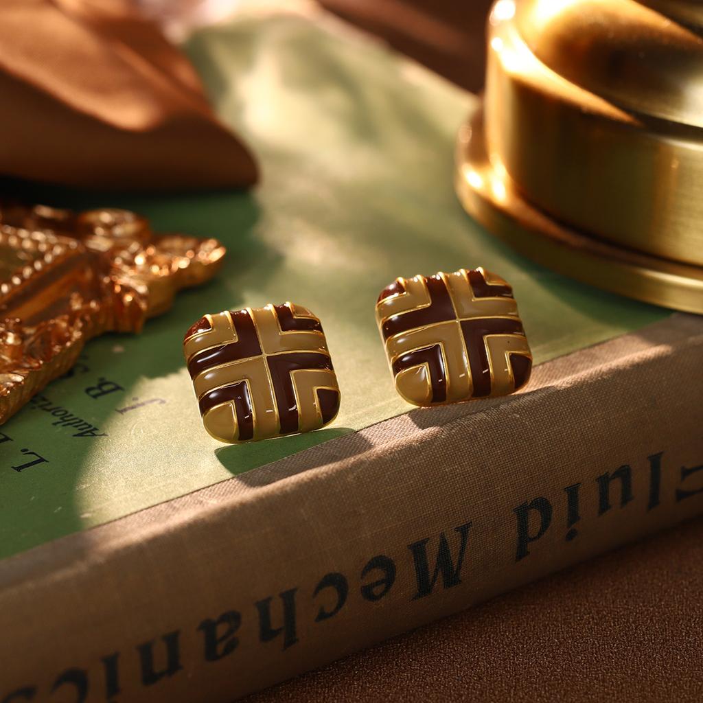 Court style medieval flower earrings retro niche exquisite temperament earrings pearl design versatile earrings