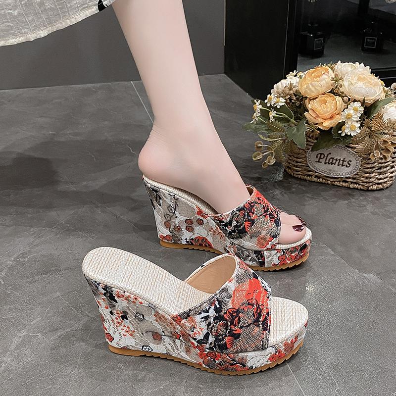 Fashion Women Sandals 2024 Summer New Outdoor Beach Sandals Comfortable Hot Shallow Wedges Shoes for Women Designer Casual Sandals