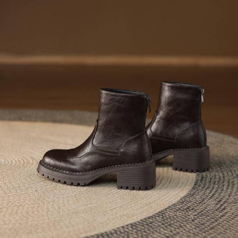 Autumn and winter solid color medium heel large size Martin boots rear zipper comfortable thick sole non-slip square heel leather boots Korean versio
