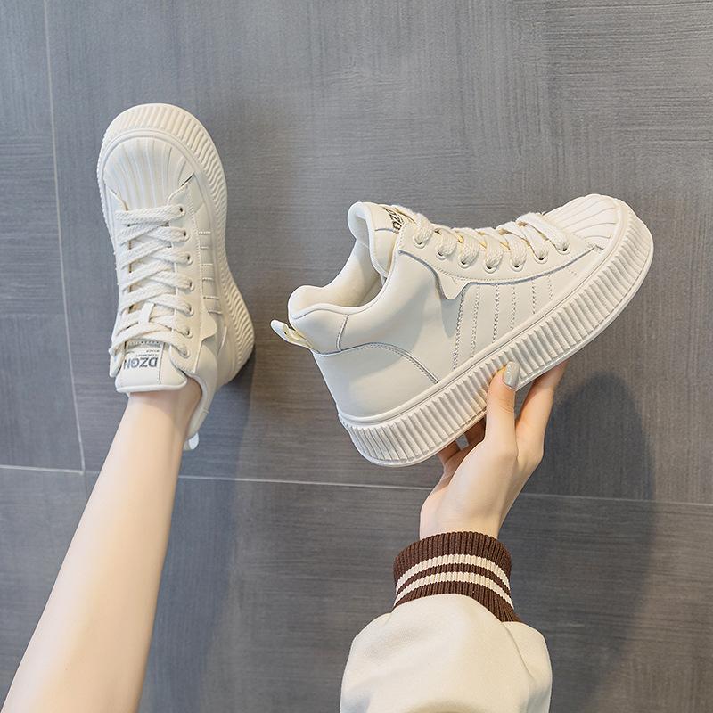 2025 podzim a zima nové vysoké boty kožené vnitřní zvýšení výšky ležérní bílé boty oblíbené sportovní korejská verze trendy Martensky dámské