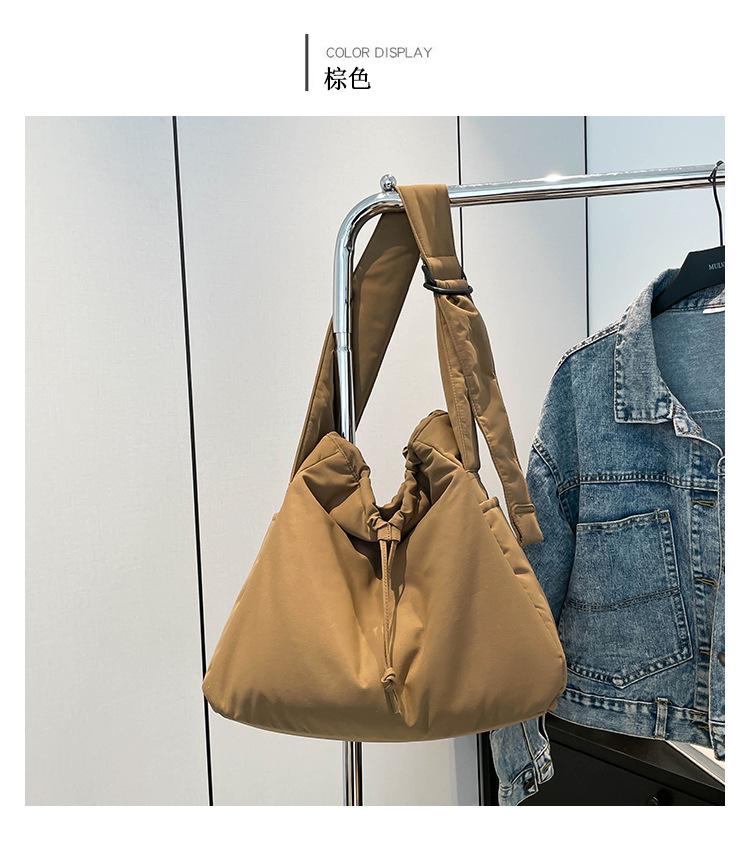 Leisure Large Capacity Bag, Women's New Fashionable Nylon Cloth Shoulder Crossbody Bag, Simple Commuting Tote Bag
