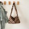 Herbst und Winter neue Mao Mao Tasche Retro Leopardenmuster Damentasche lässige Mode Schultertasche große Kapazität Umhängetasche Plüschtasche