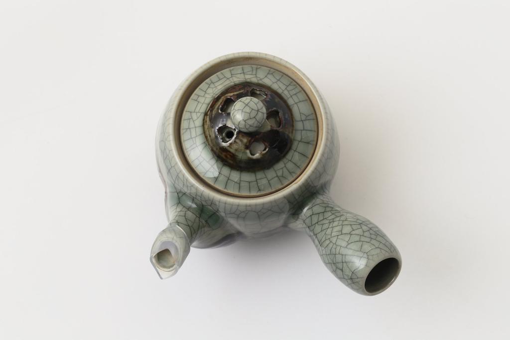 Ohori Soma Ware Matsunaga Kiln Double-Layered Teapot, Perfect as a Gift for a 60th Birthday. Stylish Teacup and Teapot with Double Walls for