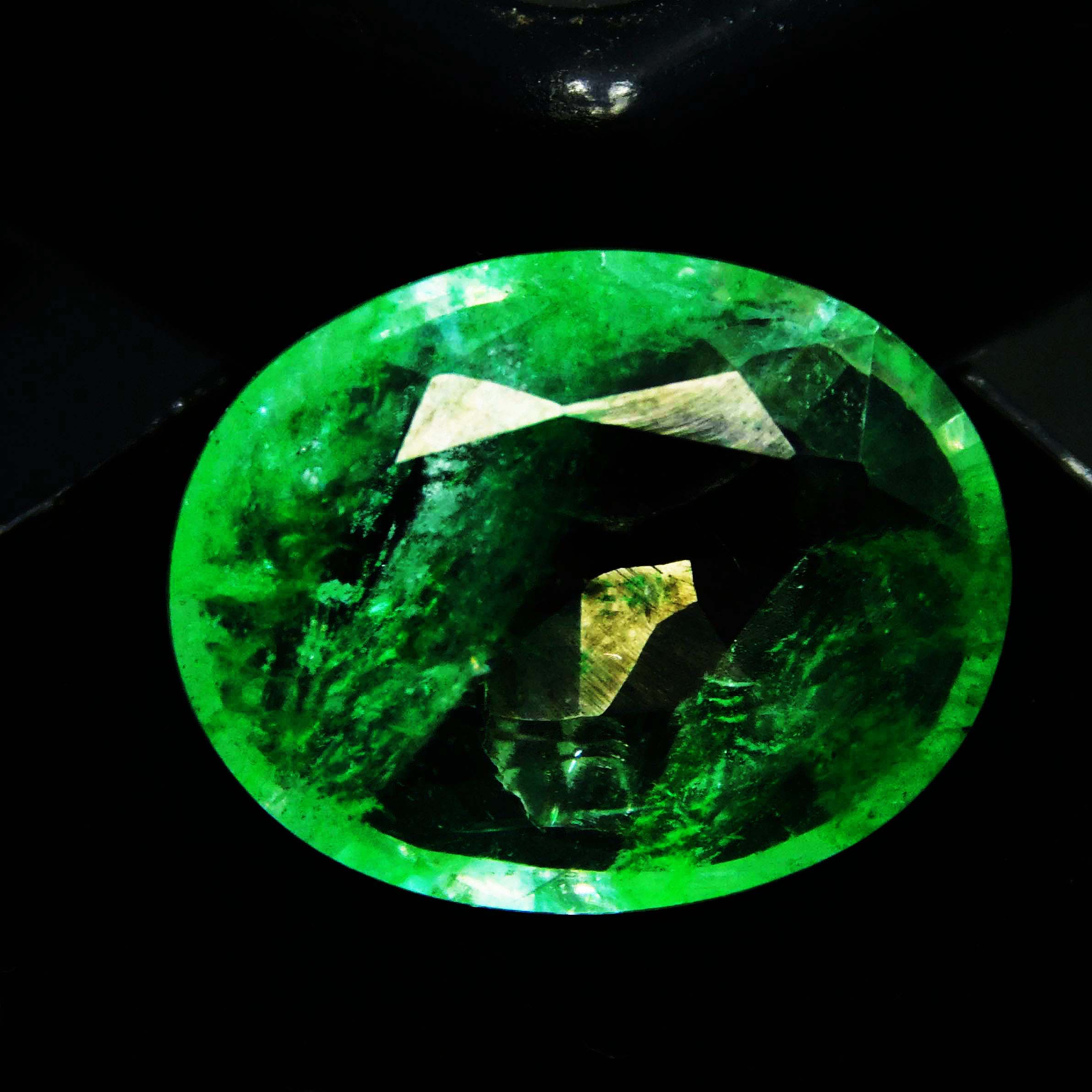 

6 карат Натуральний Необроблений Зелений Колумбійський Смарагд Овальний Розріз Розсипний Дорогоцінний Камінь СЕРТИФІКОВАНИЙ 14.5 mm approx зелений