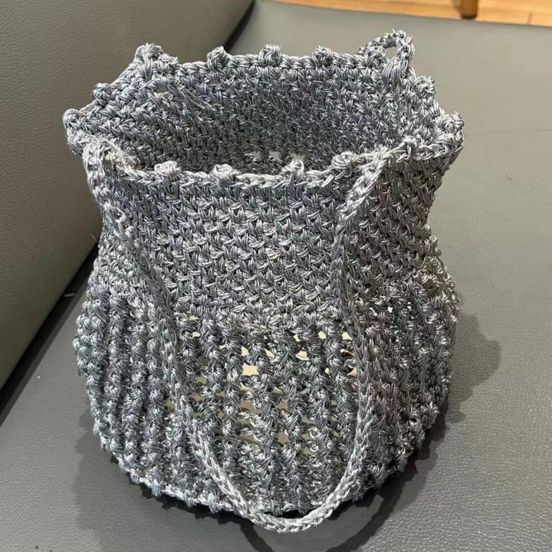 Feines dünnes silbernes Seidengarn 200 m Rolle zum Häkeln, Handstricken und DIY-Nähen, handgefertigte Accessoires Projekte