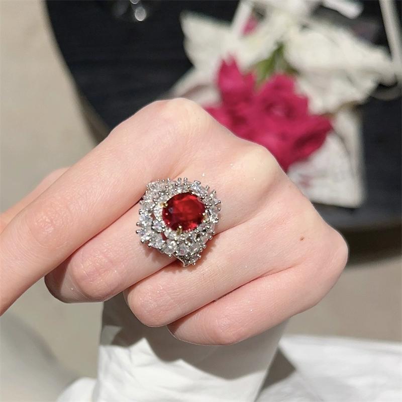 

Легкий роскошный микронабор с пятнами красного вина, розовыми рубинами и цирконами с ромбовидным стилем и высококачественным открытым кольцом