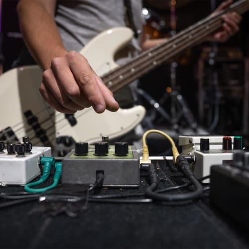 uxcell 3-Piece Potentiometer Knob Set with Screw-in Brass Inserts for 1/4" Shaft Potentiometers, Guitar Effects Pedal Replacement Red Volume Controlle