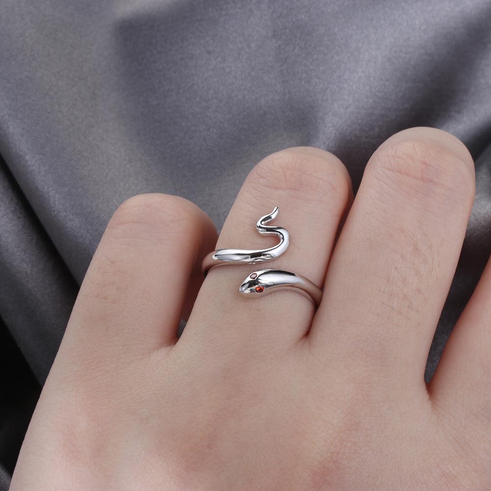 Tools Rotatable Bee Fox/Snake Finger Wear Thimble Ring Knitting Loop Crochet Ring Yarn Guides