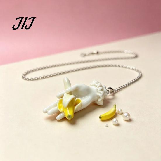 Humorous Jewelry Gift Funny Banana Pendant Necklace, Resin Hand-Sculpted Cute Personalized for Friends Lifelike Fruit Necklace Jewelry, Creative