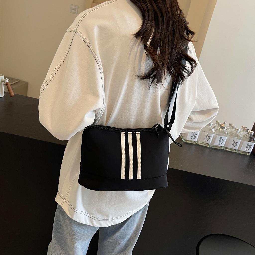 Multi-compartment Nylon Bag Ultra Light Messenger Trendy Casual Anti-splashing Portable Three Horizontal Strips Fashionable Shoulder Bag