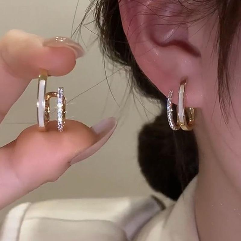 

Те же серьги-пусеты с микро-инкрустацией цирконами, вертикальные, с капельным покрытием, легкие, роскошные, простые серьги для женщин, персонализированные универсальные серьги