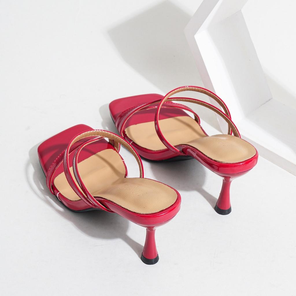 Red Square Head Slippers Women Wear Exquisite Fairy Style 2025 Summer New Cat Heel 77cm Fine Heel Temperament Sandals