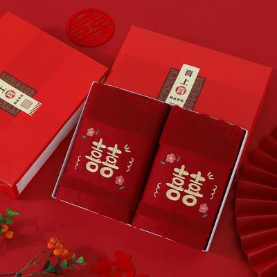Ensemble élégant de serviettes de mariage rouges: Joie de la mariée et cadeau de dot