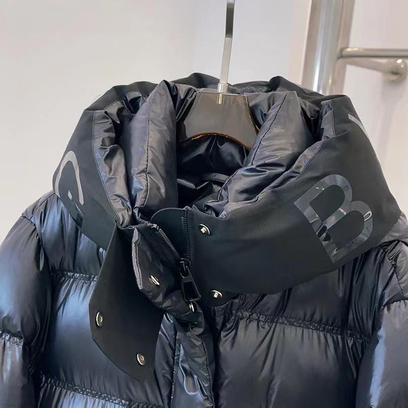 Schwarze und goldene europäische lange Winter-Daunenjacke für Damen