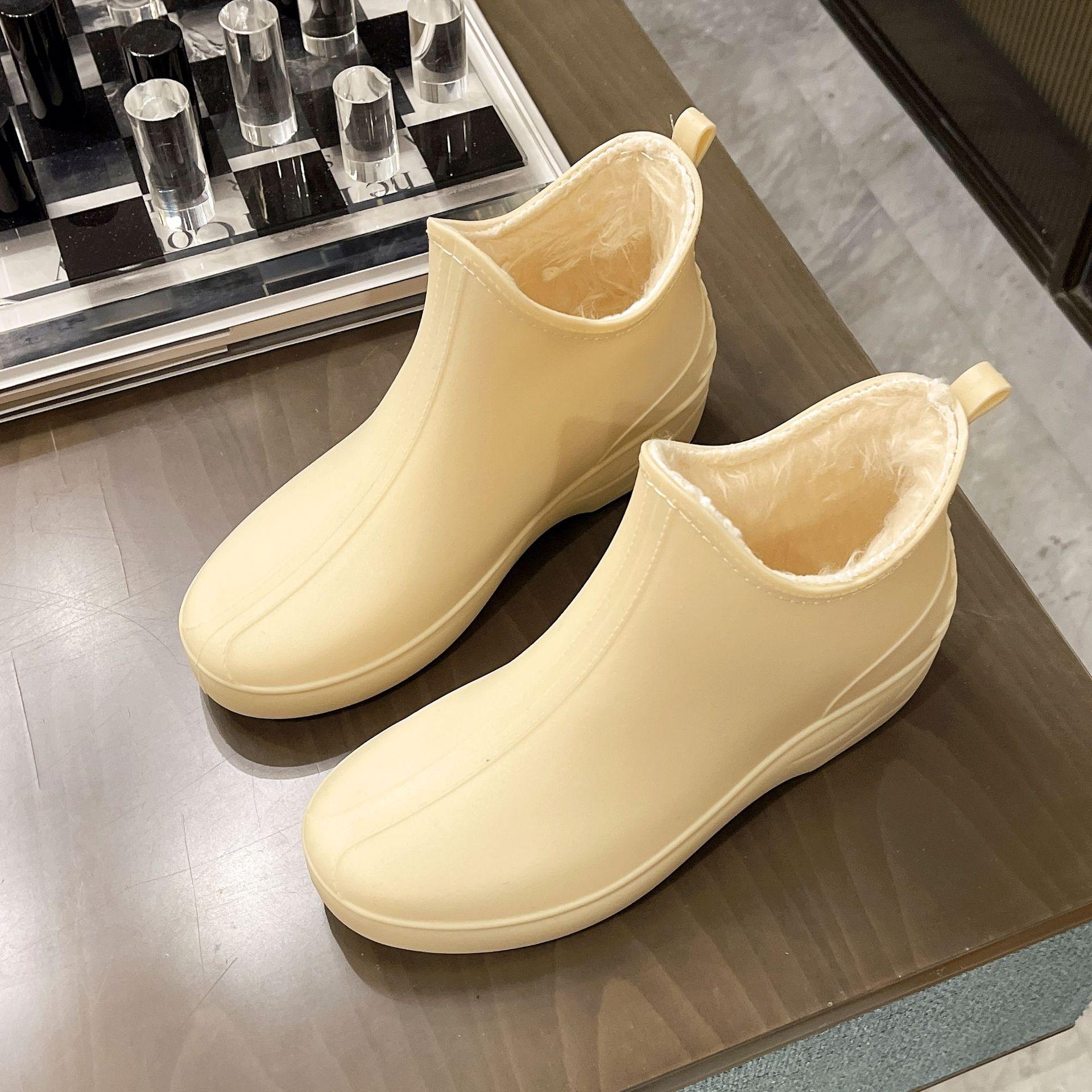 Women s Japanese-Korean Short Plush Rain Boots - Warm, Non-slip Waterproof for Autumn/Winter 38